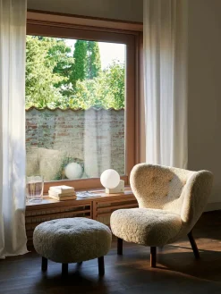 Little Petra inkl. skammel, Sheepskin Moonlight fra<&Tradition Sale