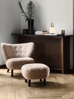 Little Petra inkl. skammel, Sheepskin Moonlight fra<&Tradition Sale