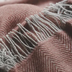 Livø Plaid, rosewood fra<Silkeborg Uldspinderi Discount