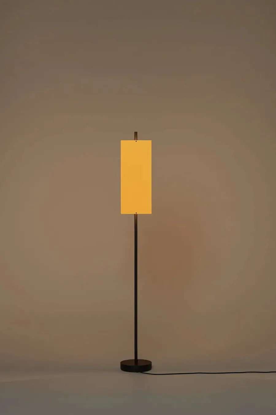 Lámina Dorada 45 Gulvlampe fra Santa and Cole<Santa & Cole Best