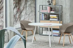 Loop Stand Round Table fra<HAY Discount