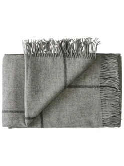 Mandø Plaid, nordic grey fra<Silkeborg Uldspinderi Hot