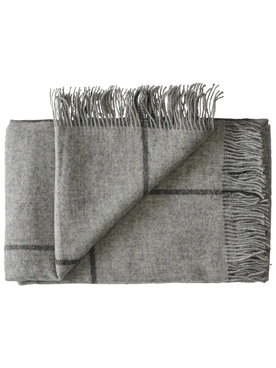 Mandø Plaid, nordic grey fra<Silkeborg Uldspinderi Hot