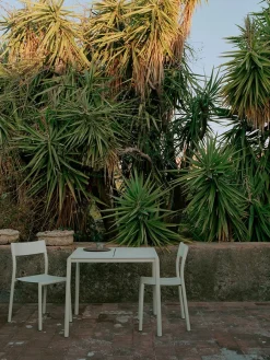 May Spisebord 85 x 85, light grey fra<New Works Sale