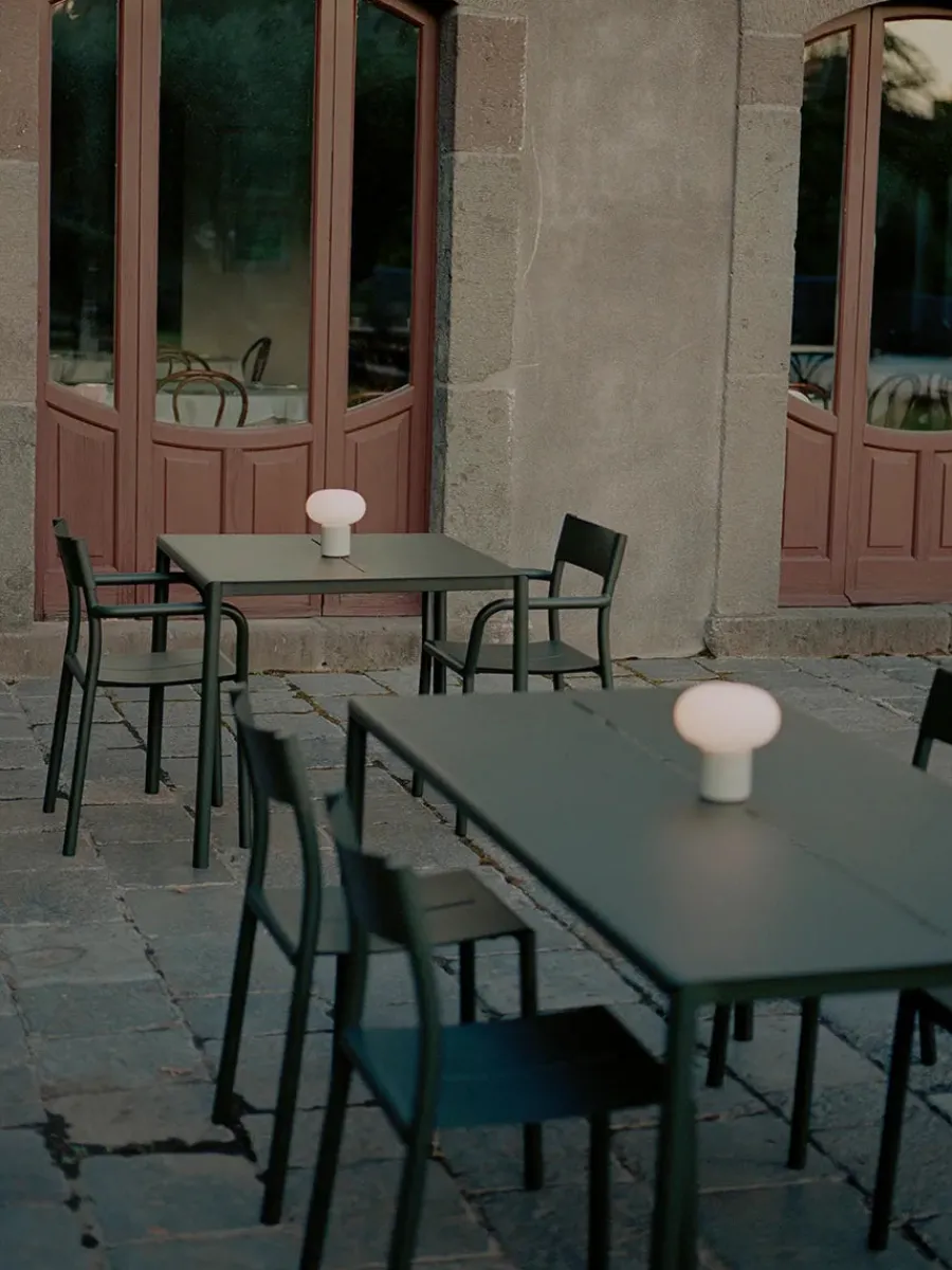 May sæt, 4 stole og bord 170x85 i light grey fra<New Works Clearance