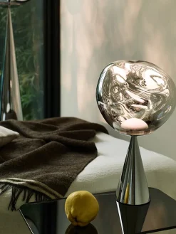 Melt Cone Fat Table Lamp fra<Tom Dixon Hot
