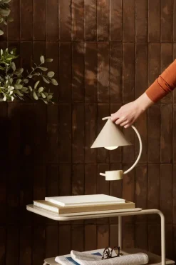 Meridian Lamp fra<Ferm Living Hot