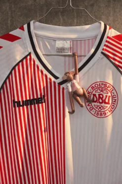 Mini Abe x DBU 86 Away af<Kay Bojesen Best