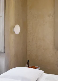 Mist AP22 væg- og loftlampe fra<&Tradition Clearance