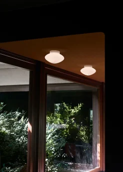 Mist AP22 væg- og loftlampe fra<&Tradition Clearance