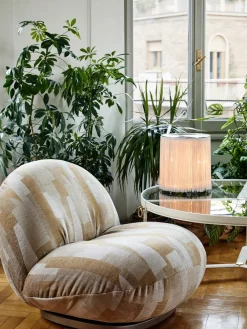 Model 597 Bordlampe fra<GUBI