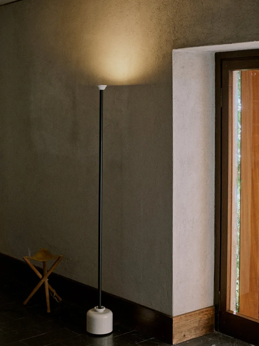 Model 1095 Gulvlampe fra<Astep Discount