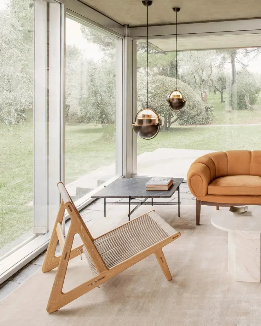 MR01 Initial lounge stol fra<GUBI Online