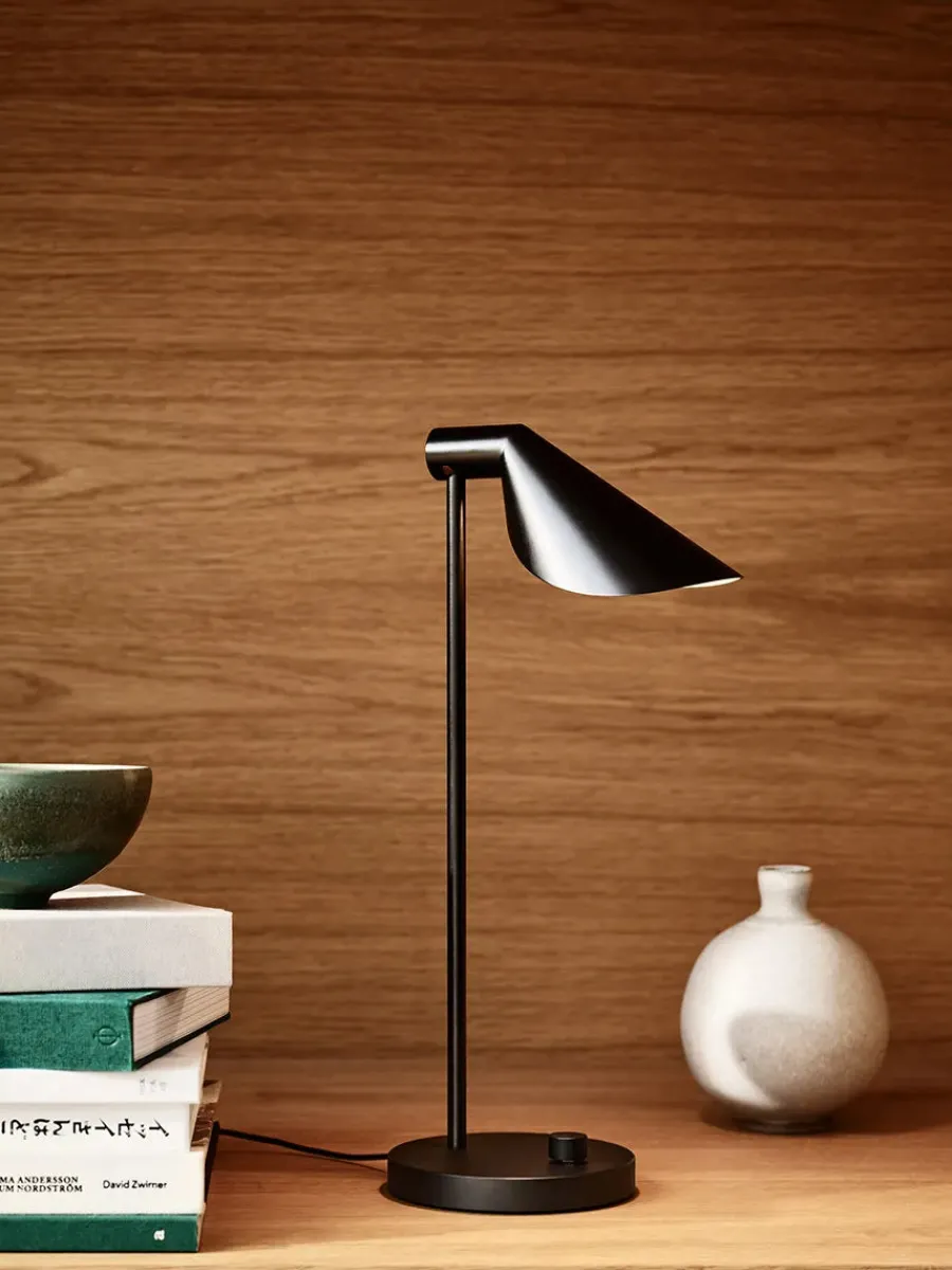 MS022 Bordlampe, sort PVD fra<Fritz Hansen