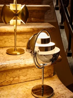 Multi-Lite Portable Bordlampe, messing/sort fra<GUBI Best