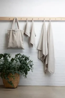 Naram towel - Moonbeam fra<Bongusta Outlet