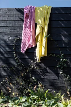 Naram towel - Soft Fuchsia fra<Bongusta Outlet