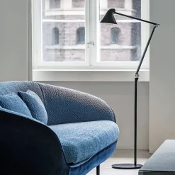 NJP gulvlampe fra<Louis Poulsen Hot