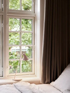 NJP Mini bordlampe fra<Louis Poulsen Best