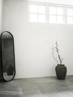 Norm Wall Mirror, Oval fra<Audo Copenhagen Discount