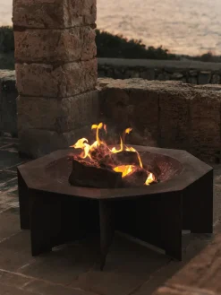 Otte Fire Pit fra<Ferm Living New