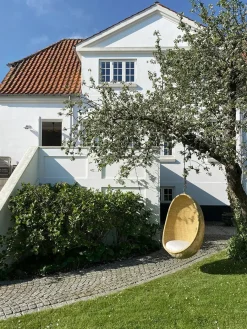 Outdoor Hanging Egg af Nanna Ditzel<Sika-Design Hot