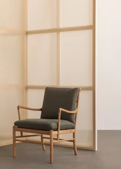 OW149 Colonial lænestol, eg olie, Terra-læder af Ole Wanscher<Carl Hansen & Søn Sale