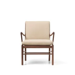 OW149 Colonial lænestol, valnød olie, Terra-læder af Ole Wanscher<Carl Hansen & Søn Best