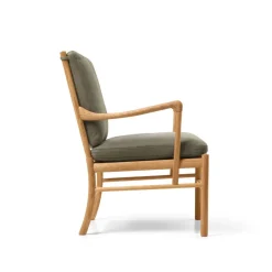 OW149 Colonial lænestol, valnød olie, Terra-læder af Ole Wanscher<Carl Hansen & Søn Best