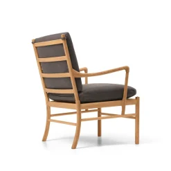 OW149 Colonial lænestol, valnød olie, Terra-læder af Ole Wanscher<Carl Hansen & Søn Best