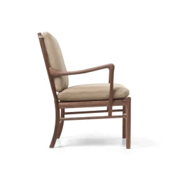 OW149 Colonial lænestol, valnød olie, Terra-læder af Ole Wanscher<Carl Hansen & Søn Best