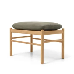 OW149F Fodskammel til Colonial lænestol, eg olie, Terra-læder af Ole Wanscher<Carl Hansen & Søn New