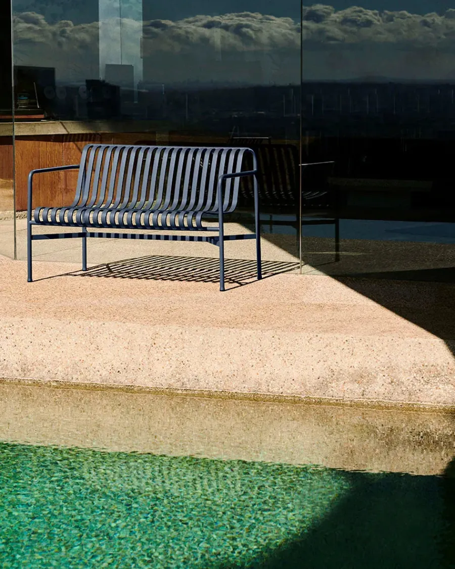 Palissade Dining Bench Armrest, Deep Blue fra<HAY Hot