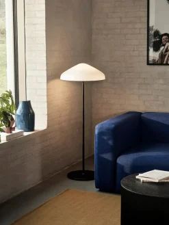 Pao Glass Floor Lamp fra<HAY Best