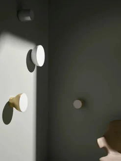 Passepartout væglampe JH12 af Jaime Hayon<&Tradition Hot