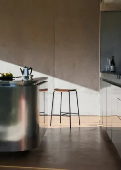 Pavilion Counter Stool AV37 fra<&Tradition Online