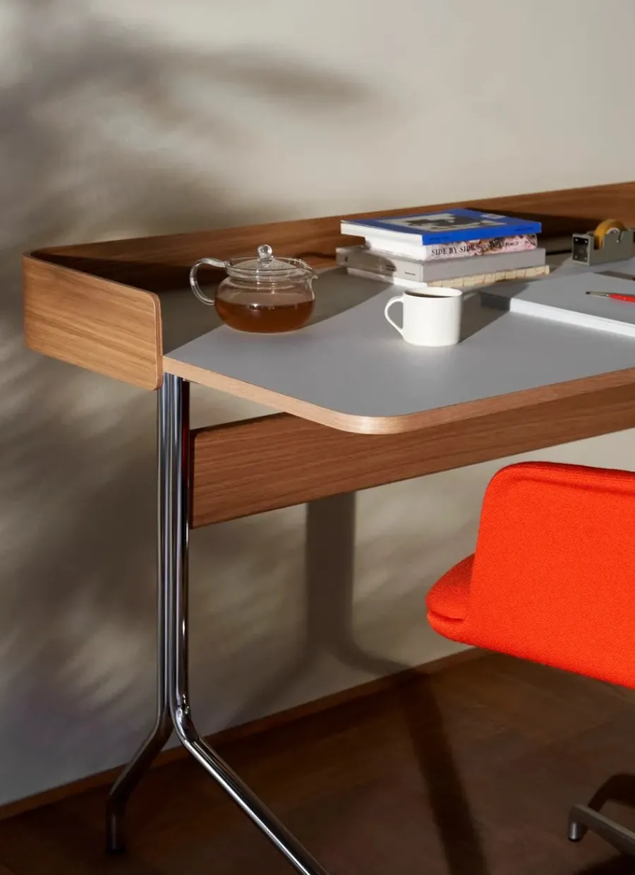 Pavilion Skrivebord AV16 fra<&Tradition Hot