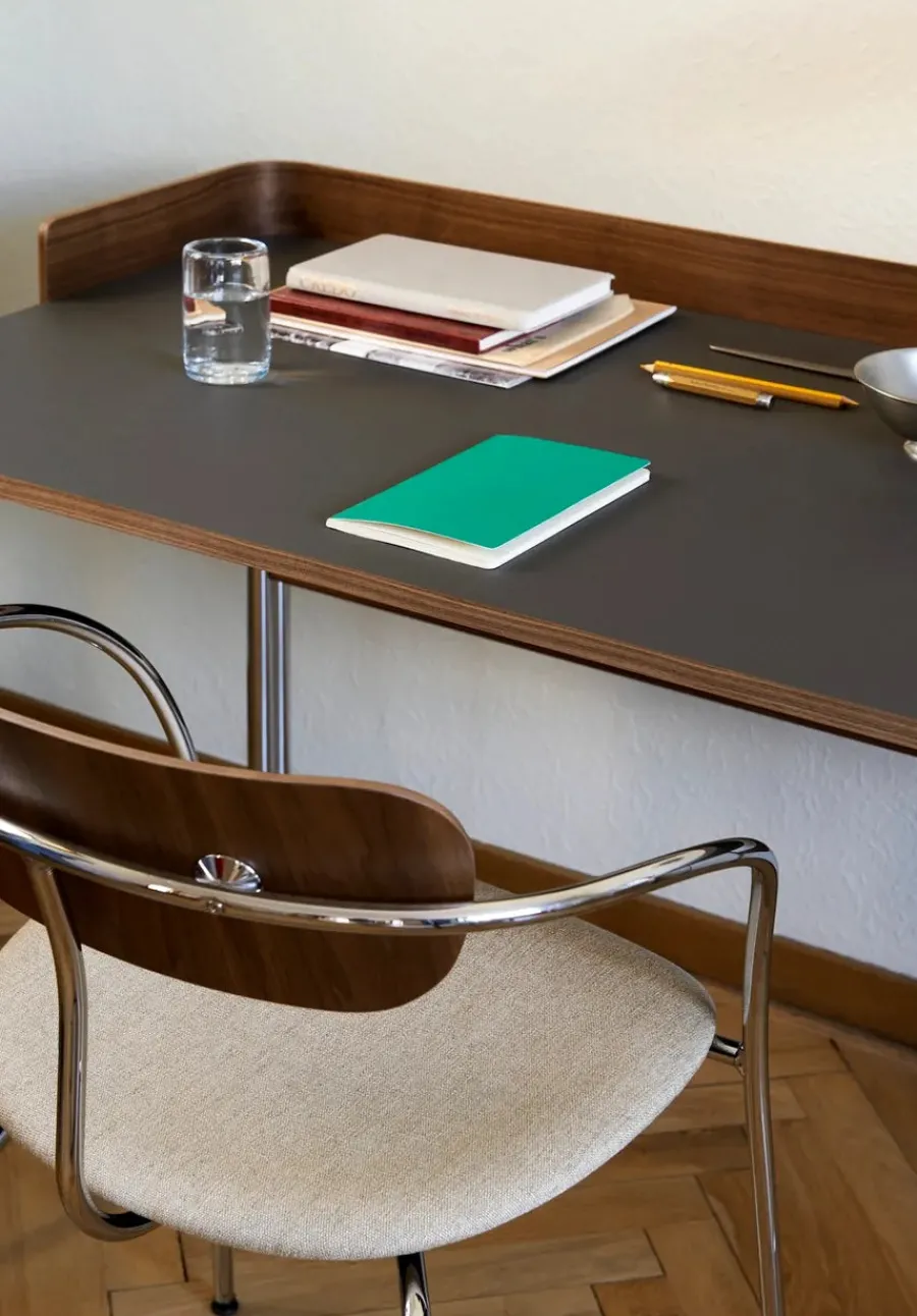 Pavilion Skrivebord AV16 fra<&Tradition Hot