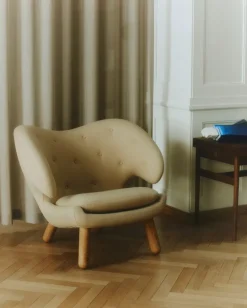 Pelikan stol, valnød af Finn Juhl<House of Finn Juhl Online