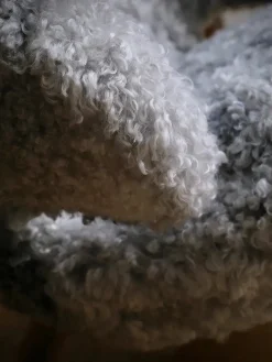 Pelikanstolen, gotlandsk fåreskind af Finn Juhl<House of Finn Juhl Online