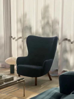 Petra VB3 Chair, moonlight sheepskin/walnut fra<&Tradition Best