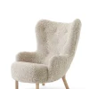 Petra VB3 Chair, moonlight sheepskin/oak fra<&Tradition Hot