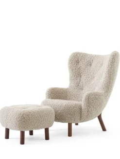 Petra VB3 lænestol inkl. Skammel,  Sheepskin honey 50 fra<&Tradition Clearance