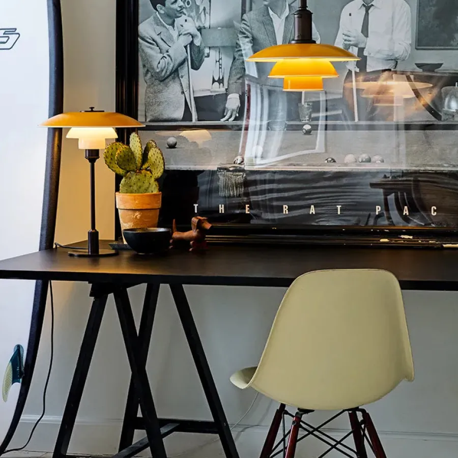 PH 3½-2½ Bordlampe, gul af Poul Henningsen<Louis Poulsen Hot