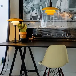 PH 3½-2½ Bordlampe, gul af Poul Henningsen<Louis Poulsen Hot