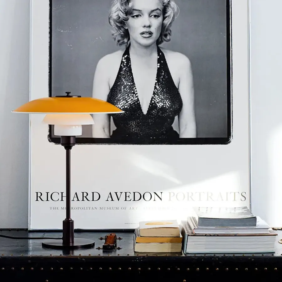 PH 3½-2½ Bordlampe, gul af Poul Henningsen<Louis Poulsen Hot