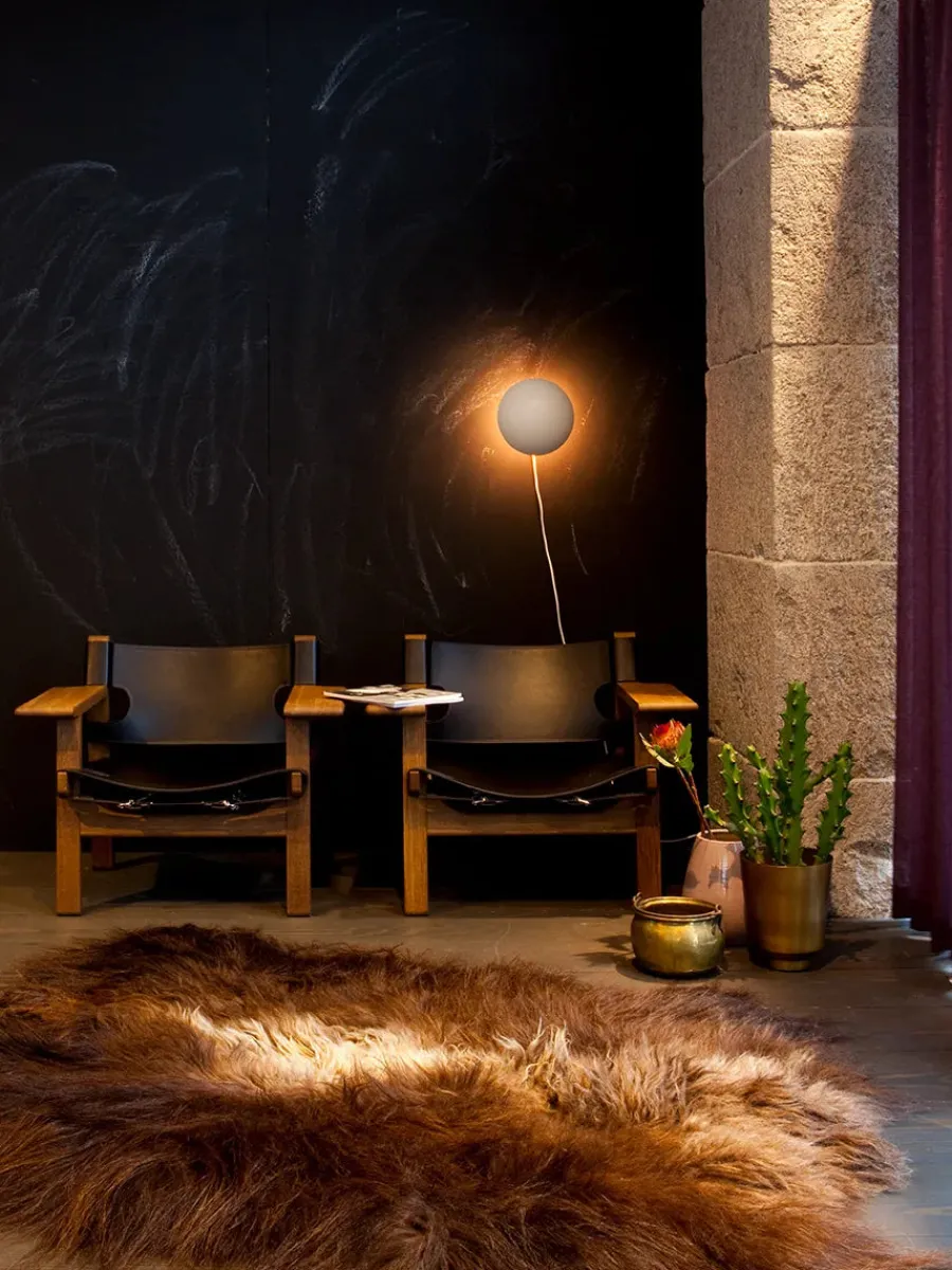 PH Hat væglampe fra<Louis Poulsen Online