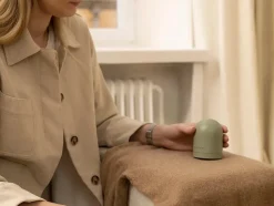 Pilo No.2 Fabric Shaver, Sand fra<Steamery Stockholm Hot