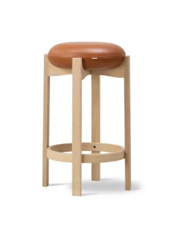 Pioneer Bar Stool, lacquered oak/max 95 fra<Fredericia Furniture New