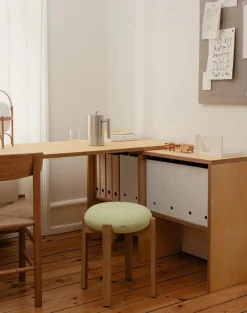 Pioneer Stool, smoked oak/primo 86 fra<Fredericia Furniture Online